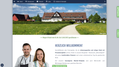 Screenshot Startseite Berghotel Restaurant Zollersteighof mit Außenansicht des Gebäudes